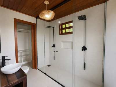 Casa de Alto Padrão em Taquaras com 2.660 m² de Terreno e Área Gourmet